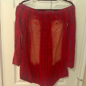 Cute vintage red and blue plain shirt.